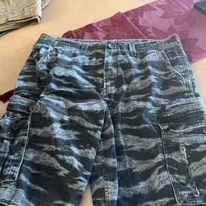 Men’s gray black Hurley cargo shorts.